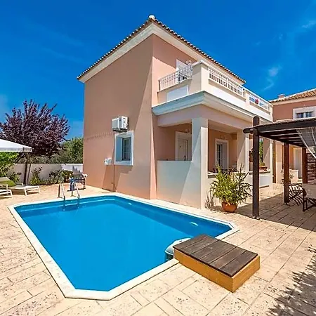 Lorenzo With Private Pool, 200m From The Beach, By Zantewize 酒店 4*