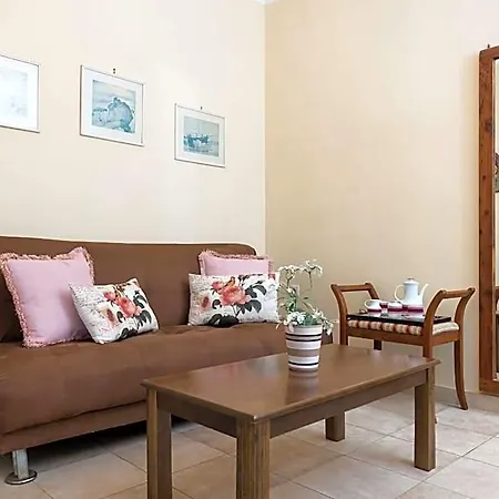 Отель Lorenzo With Private Pool, 200m From The Beach, By Zantewize 4*