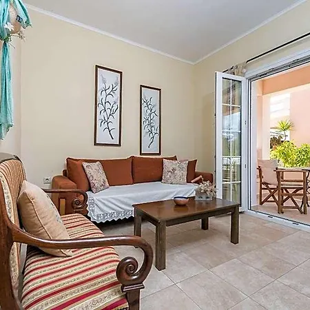 Lorenzo With Private Pool, 200m From The Beach, By Zantewize
