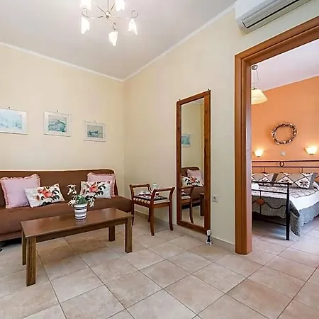 Hotel Lorenzo With Private Pool, 200m From The Beach, By Zantewize