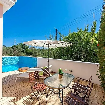 Hotel Lorenzo With Private Pool, 200m From The Beach, By Zantewize