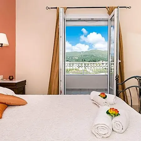 Отель Lorenzo With Private Pool, 200m From The Beach, By Zantewize 4*