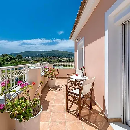 Lorenzo With Private Pool, 200m From The Beach, By Zantewize Отель 4*