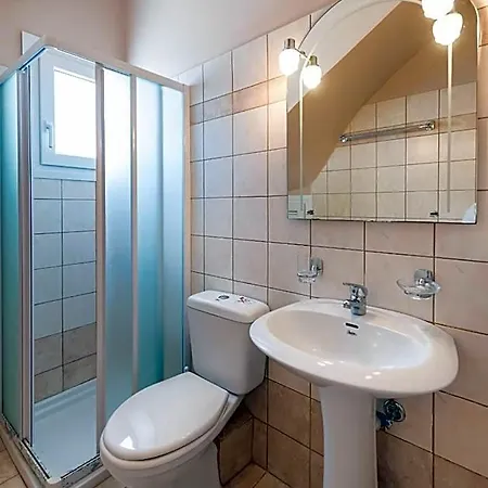 Lorenzo With Private Pool, 200m From The Beach, By Zantewize Hotel 4*