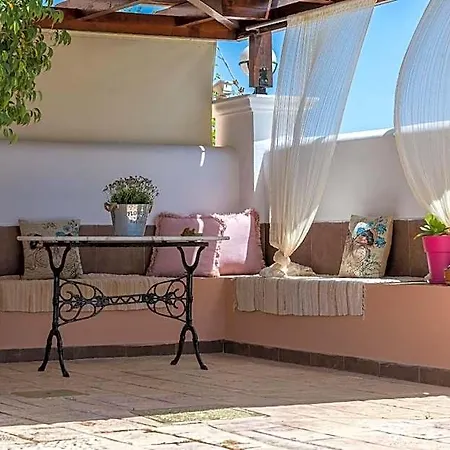 Hotel Lorenzo With Private Pool, 200m From The Beach, By Zantewize Zakynthos Town