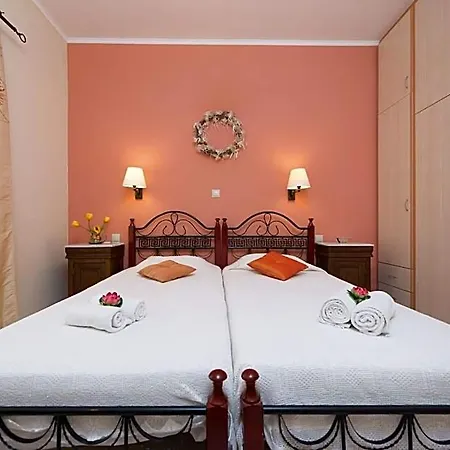 Lorenzo With Private Pool, 200m From The Beach, By Zantewize Hotel 4*