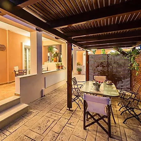 Hotel Lorenzo With Private Pool, 200m From The Beach, By Zantewize