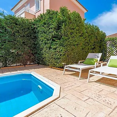 Hotel Lorenzo With Private Pool, 200m From The Beach, By Zantewize