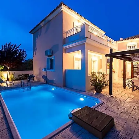 Lorenzo With Private Pool, 200m From The Beach, By Zantewize 4*
