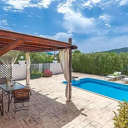 Lorenzo With Private Pool, 200m From The Beach, By Zantewize 酒店 4*