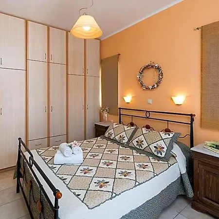 Lorenzo With Private Pool, 200m From The Beach, By Zantewize Hotel 4*